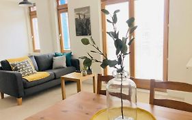 Centre Of Birmingham, 2 Bedroom - Perfect For Families, Group, Or Business